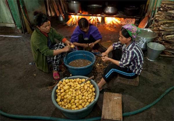 Bên trong căn nhà 100 phòng của cụ ông U90, 39 vợ, hàng trăm con cháu