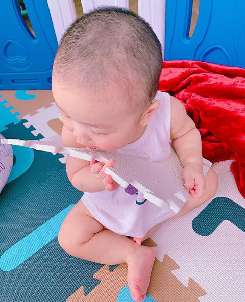 Hà Hồ - Kim Lý tình tứ nhưng quyết giấu bụng bầu, Lan Ngọc gầy rộc