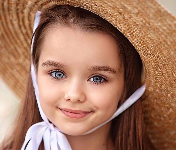 4 mẫu nhí bất ngờ nổi tiếng: Blondeau lột xác xinh đẹp, quyến rũ