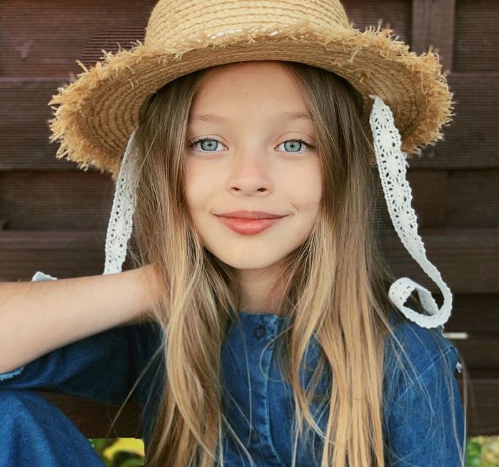 4 mẫu nhí bất ngờ nổi tiếng: Blondeau lột xác xinh đẹp, quyến rũ