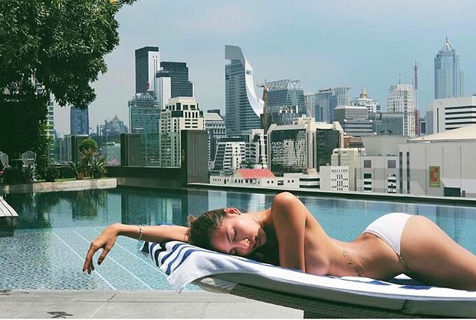Diệu Nhi hiếm hoi diện bikini, Ngọc Lan tung ảnh mặc váy cưới