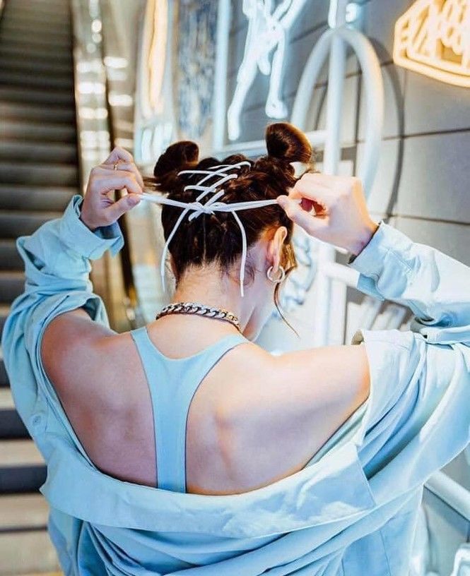 Đỉnh như Chompoo Araya chỉ dán sticker trên mặt cũng thành hot trend