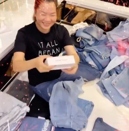 Đối đãi tốt với quản lý, showbiz ai qua Ngọc Trinh, Hari Won