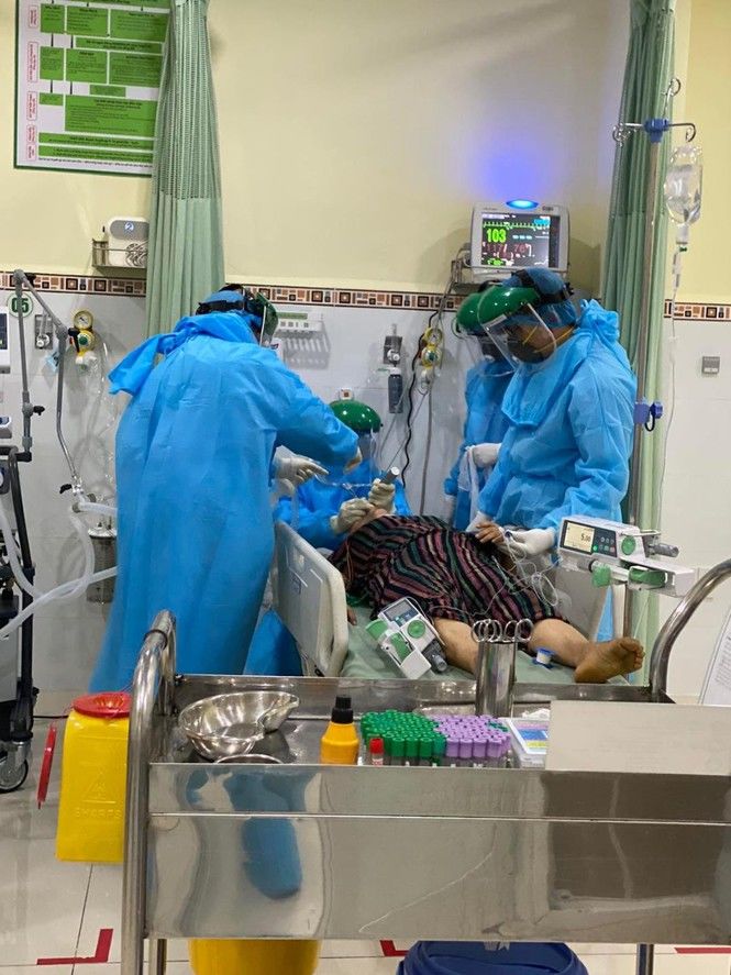 Đội phản ứng nhanh số 3 của bệnh viện Chợ Rẫy đi chi viện cho Đà Nẵng