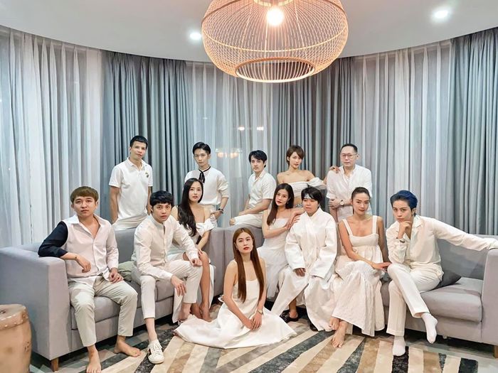 Dress code hội bạn thân Vbiz: Hội của Gil Lê chất lừ
