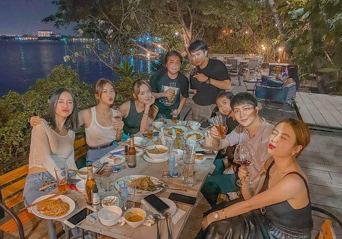 Dress code hội bạn thân Vbiz: Hội của Gil Lê chất lừ