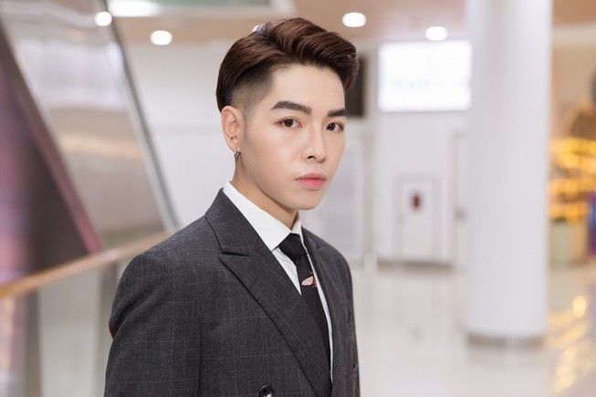 Đăng ảnh selfie, Đức Phúc gây ngỡ ngàng vì hao hao T.O.P (BIG BANG)