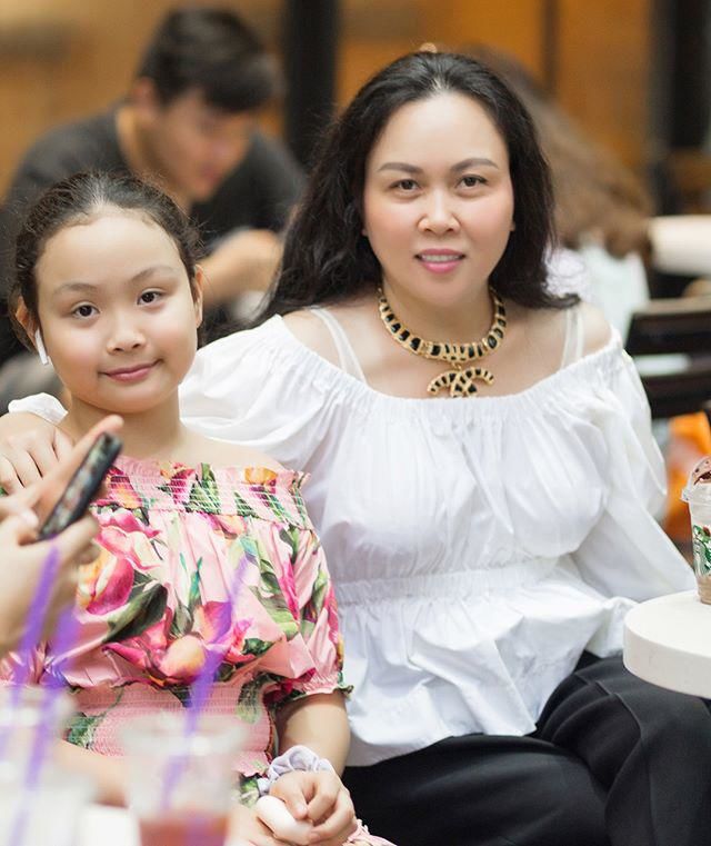 “Đụng hàng” dây chuyền 50 triệu: Phượng Chanel lép vế trước Giáng My