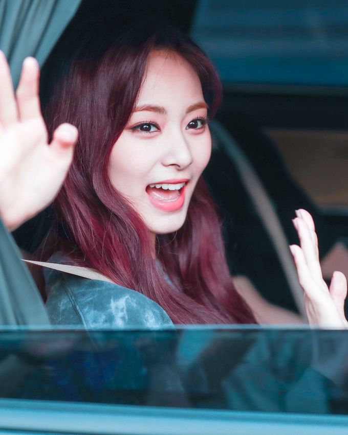 Đi làm về cũng đẹp lung linh: đúng là đẳng cấp nhan sắc của mỹ nữ Kpop