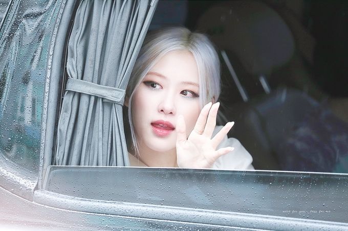 Đi làm về cũng đẹp lung linh: đúng là đẳng cấp nhan sắc của mỹ nữ Kpop