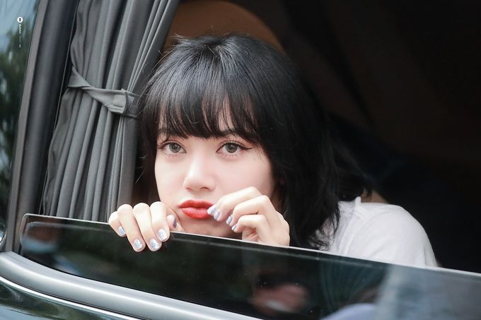 Đi làm về cũng đẹp lung linh: đúng là đẳng cấp nhan sắc của mỹ nữ Kpop