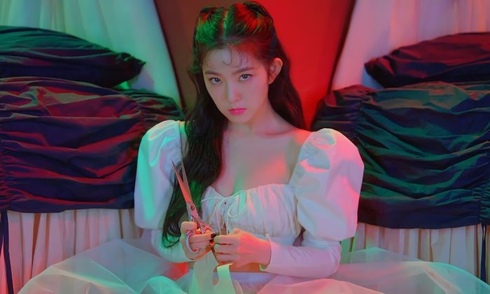Irene gây sốt với tạo hình giống Jang Man Wol trong Hotel del Luna
