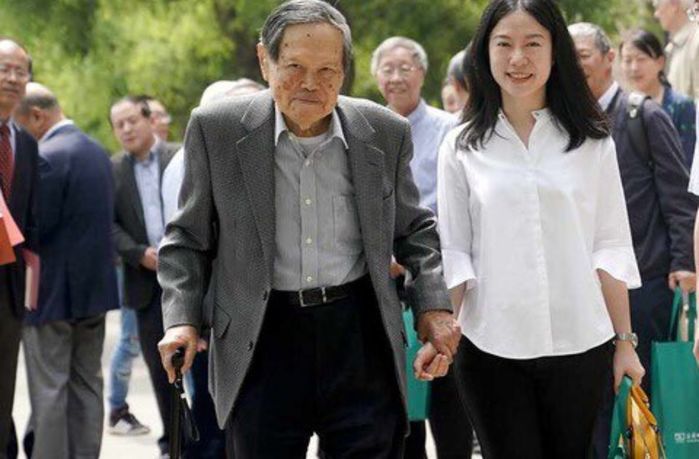 Cô gái 28 tuổi lấy chồng tuổi đã 82: 16 năm sau không 1 xu thừa kế