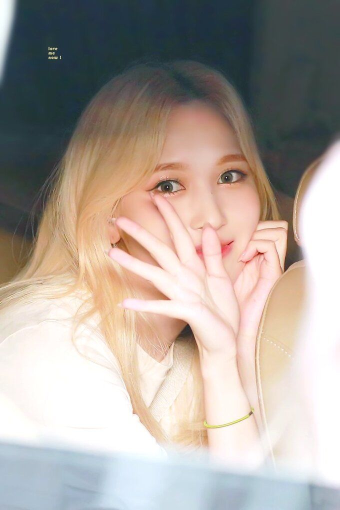 Đi làm về cũng đẹp lung linh: đúng là đẳng cấp nhan sắc của mỹ nữ Kpop
