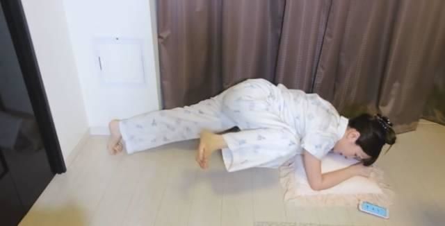 Plank với gối, cách giảm mỡ bụng trong 5 ngày được gái Nhật ưa chuộng 