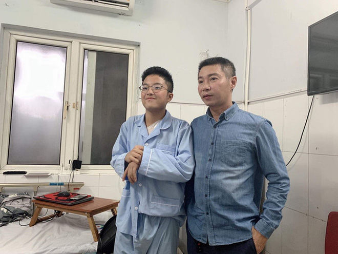 15 tuổi, con trai Công Lý đã chuẩn soái ca khi có nụ cười toả nắng