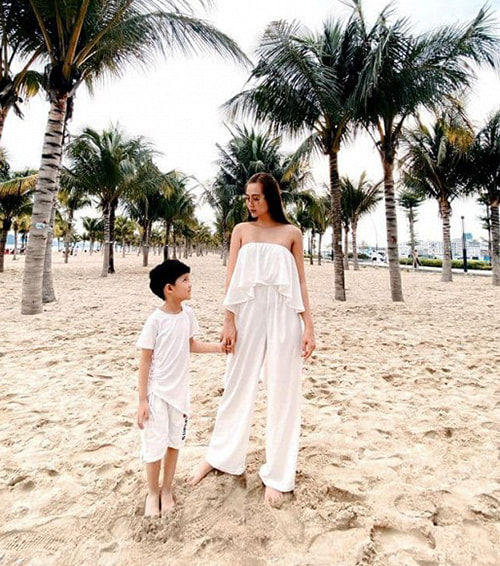 Trấn Thành khóa môi bà xã, Ngọc Trinh hóa nàng thơ