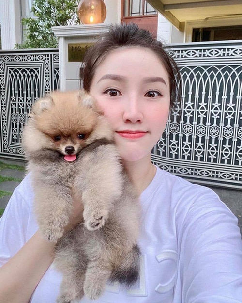 Nhã Phương và Diễm My đọ sắc, Hà Hồ khoe cận dáng bầu bí