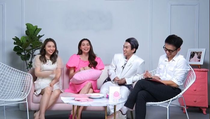 Ngụy trang bụng bầu đến cùng: Hà Hồ ôm khư khư gối khi livestream