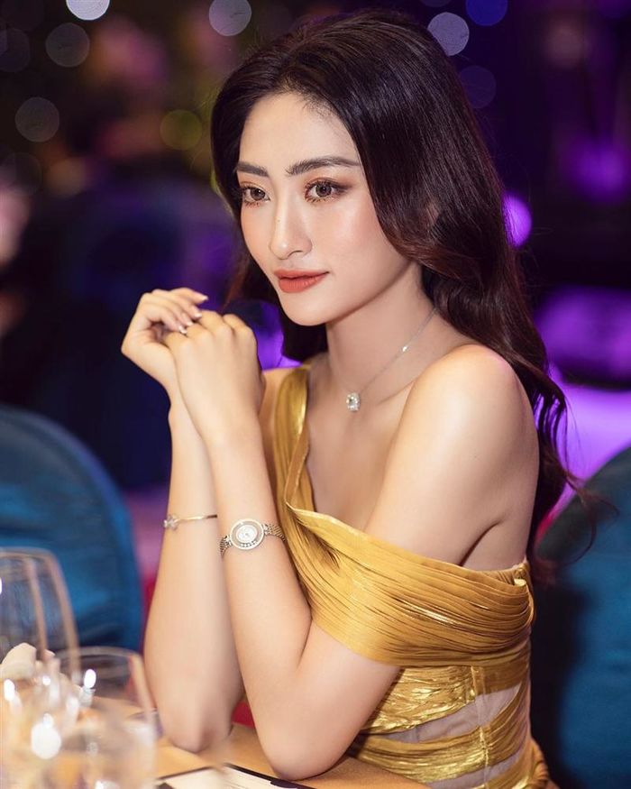 Hari Won đụng hàng 2 Hoa hậu: Bất lợi về chiều cao nhưng vẫn nổi bật