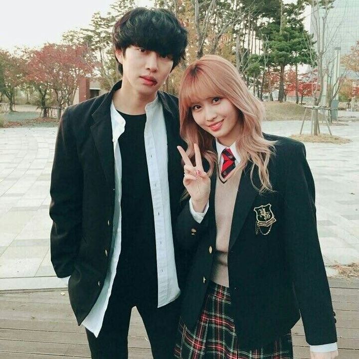 Taemin đăng ảnh úp mở, fan thót tim dự đoán nam idol sắp cưới vợ