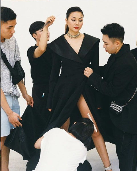 Đông Nhi thăng hạng nhan sắc cuối thai kỳ, Chi Pu tình tứ bên Hoàng Ku