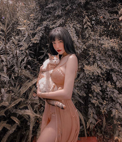 Hoàng Oanh hạnh phúc bên ông xã, con gái Hà Kiều Anh catwalk