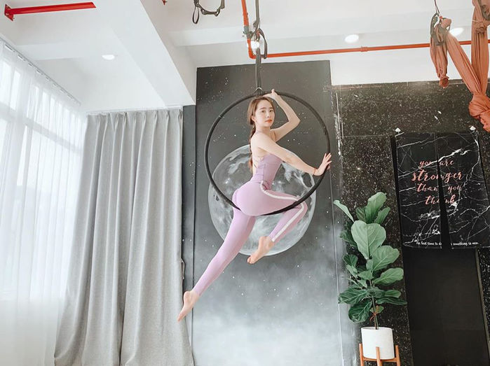 Hoàng Oanh hạnh phúc bên ông xã, con gái Hà Kiều Anh catwalk