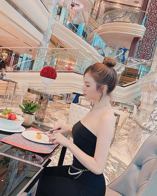Hội bạn thân 10 năm của Huyền Baby gây sốt khi hội ngộ