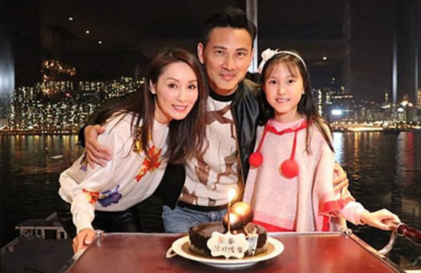 Hôn nhân 16 năm của Hoa hậu Hong Kong và tài tử mang tiếng núp váy vợ