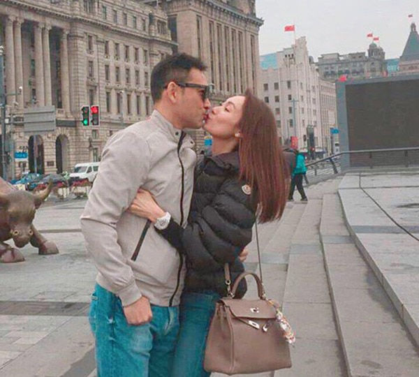 Hôn nhân 16 năm của Hoa hậu Hong Kong và tài tử mang tiếng núp váy vợ