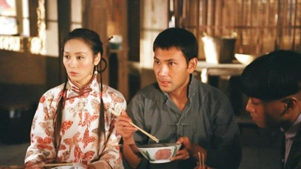 Hôn nhân 16 năm của Hoa hậu Hong Kong và tài tử mang tiếng núp váy vợ