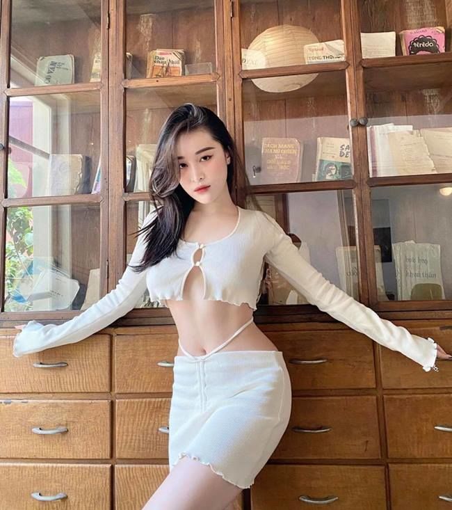 Chiếc áo hư hỏng ngày càng hot, được hội gái xinh Việt thi nhau diện