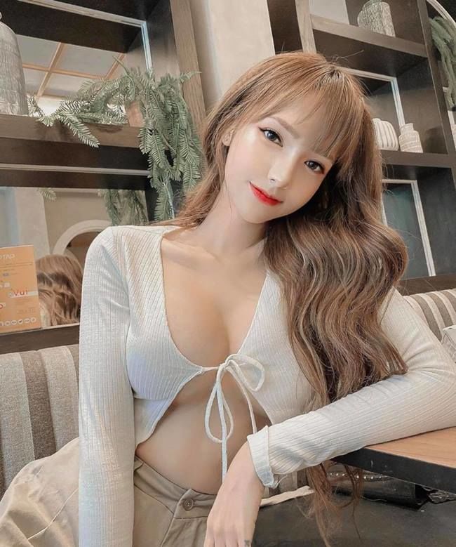 Chiếc áo hư hỏng ngày càng hot, được hội gái xinh Việt thi nhau diện