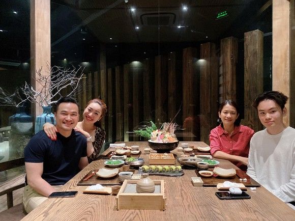 Khéo như bạn gái Chi Bảo: Thân thiết với vợ cũ, được lòng cả mẹ chồng
