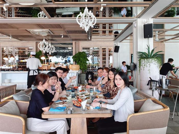 Khéo như bạn gái Chi Bảo: Thân thiết với vợ cũ, được lòng cả mẹ chồng