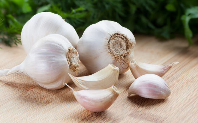 Không nên bảo quản cà chua, bánh mì trong tủ lạnh vì dễ bị hỏng