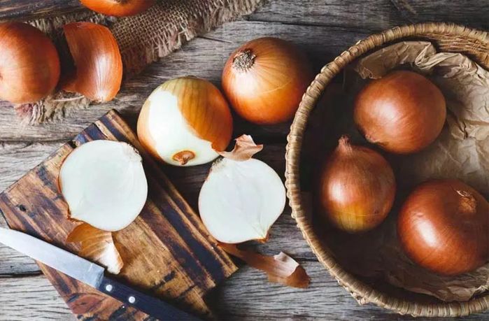 Không nên bảo quản cà chua, bánh mì trong tủ lạnh vì dễ bị hỏng