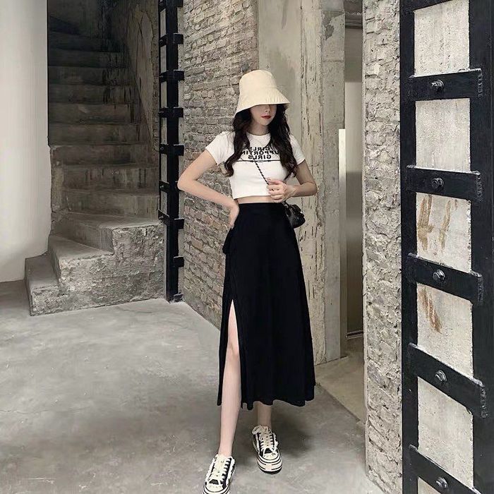 Sắm váy kéo chân, nàng chân ngắn lưu ý: Tránh váy hạ eo thấp