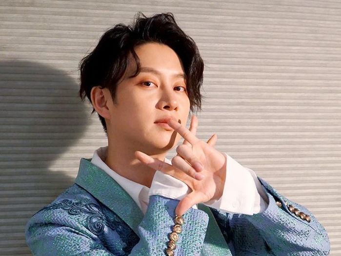 Jimin, Heechul và những thần tượng từng suýt bị đuổi khỏi công ty
