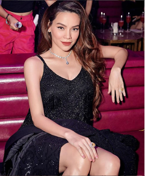Hoàng Oanh hạnh phúc bên ông xã, con gái Hà Kiều Anh catwalk