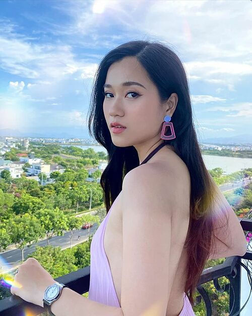 Mẹ bầu Đông Nhi thần thái ngút ngàn, Phượng Chanel hội ngộ Ngọc Trinh