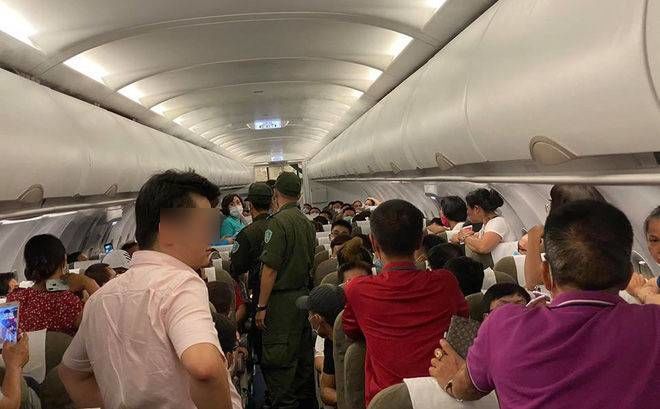 Lăng mạ tiếp viên để giành chỗ, nam hành khách bị cấm bay một năm