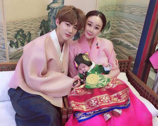 Lấy chồng kém 18 tuổi, mỹ nhân Ham So Won chịu nhiều áp lực sinh con