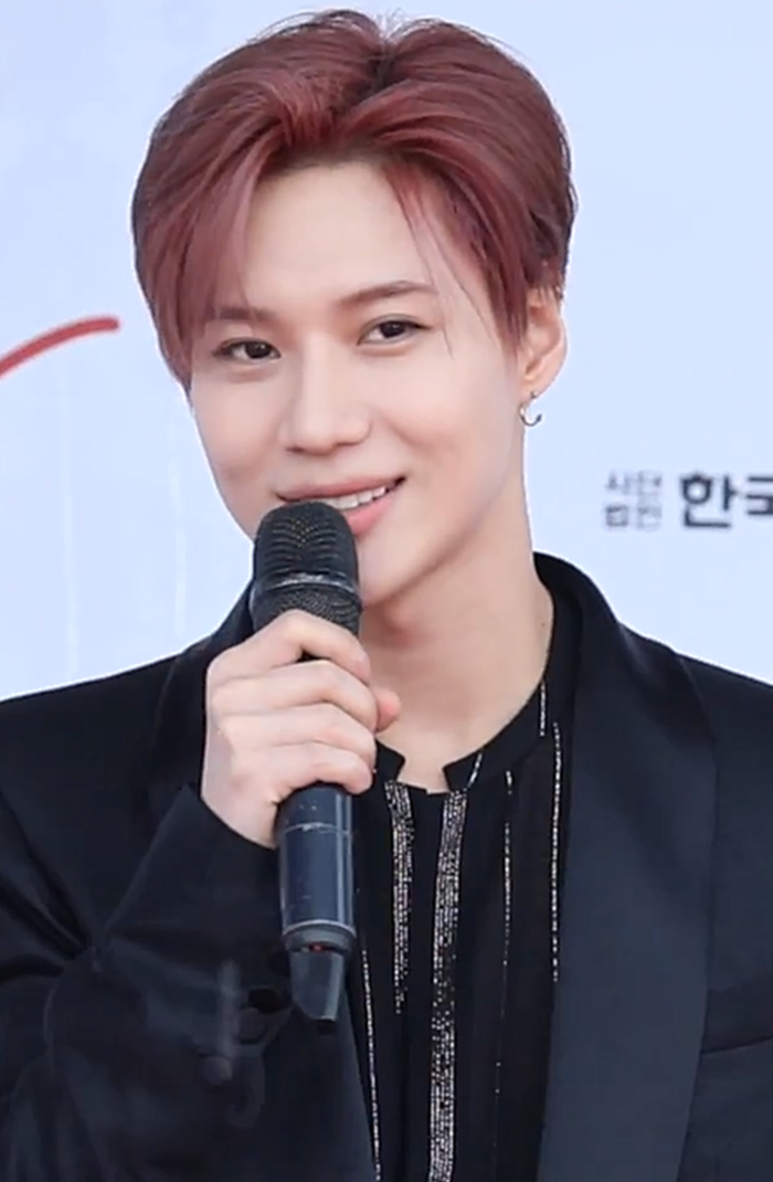 Taemin đăng ảnh úp mở, fan thót tim dự đoán nam idol sắp cưới vợ