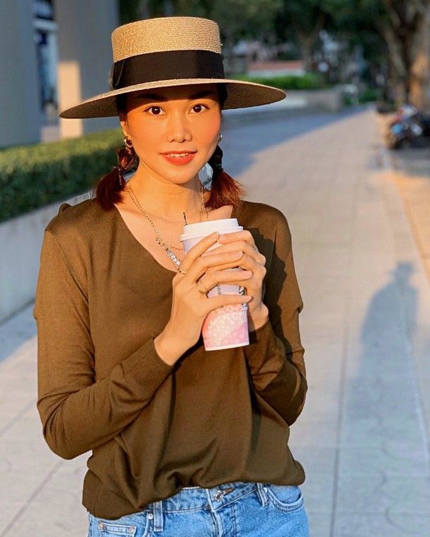 Thanh Hằng 36 tuổi mà trông như gái đôi mươi: Nhờ chăm diện denim