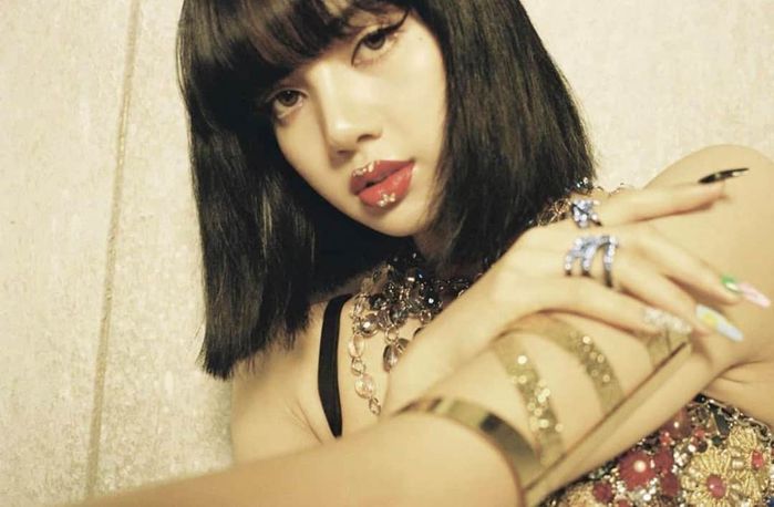 Lisa là sao Hàn - Thái đạt 37 triệu followers nhanh nhất