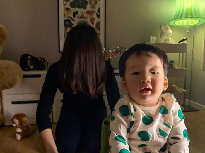 Loạt ảnh cực hài hước Khi tôi làm mẹ quá sớm