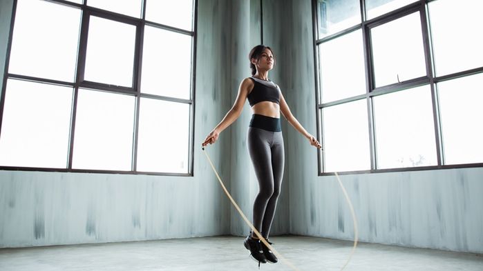 Ngại đến phòng gym thì cứ nhảy dây, vừa đốt calo lại tốt cho tim mạch
