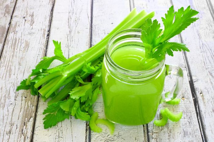 Nước ép cần tây rất tốt nhưng 5 nhóm người sau không nên dùng